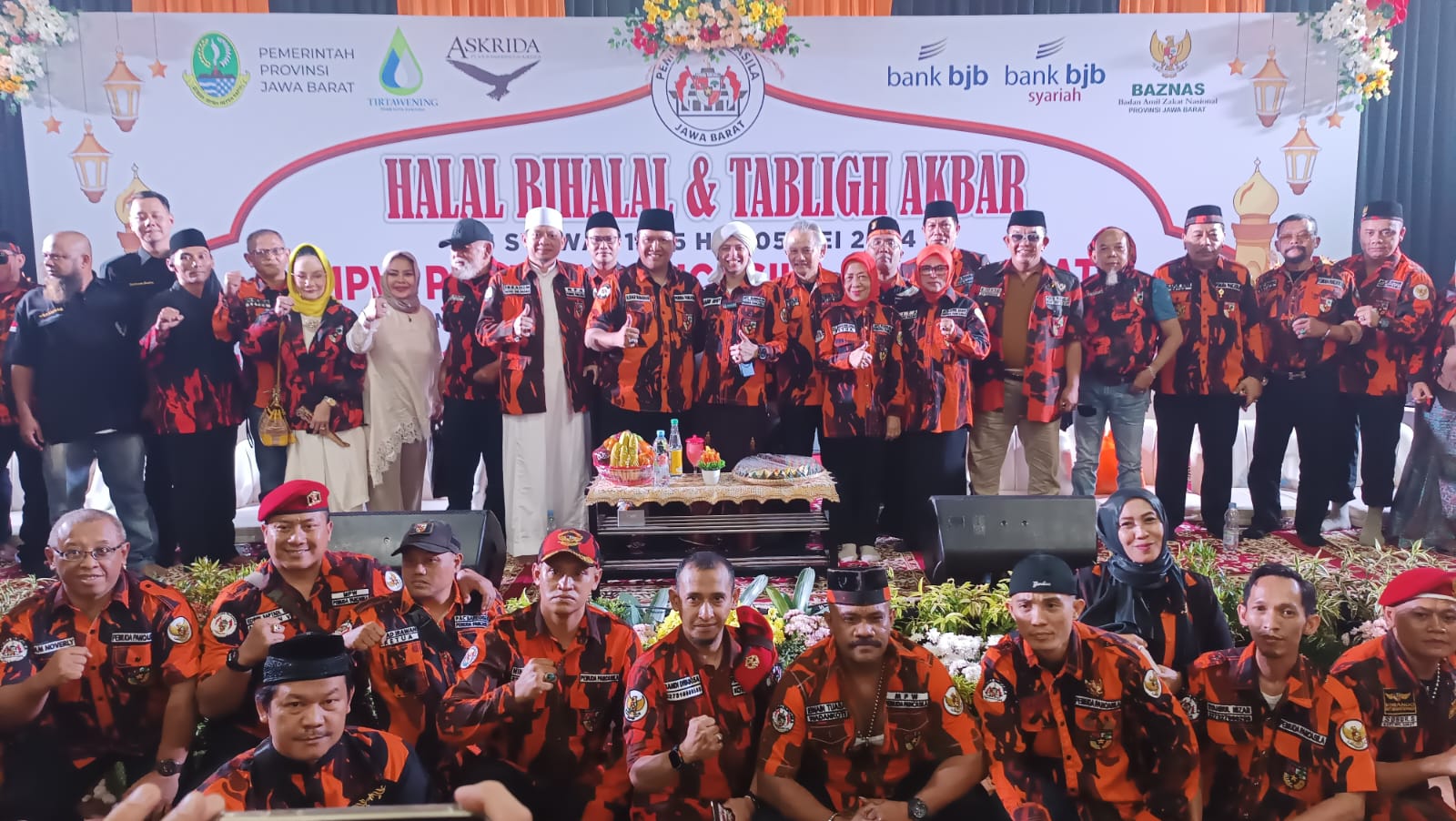 Ketua MPW Pemuda Pancasila Jawa Barat, H Dian Rahadian bersama pengurus dan kader menggelar halalbihalal di Bandung 