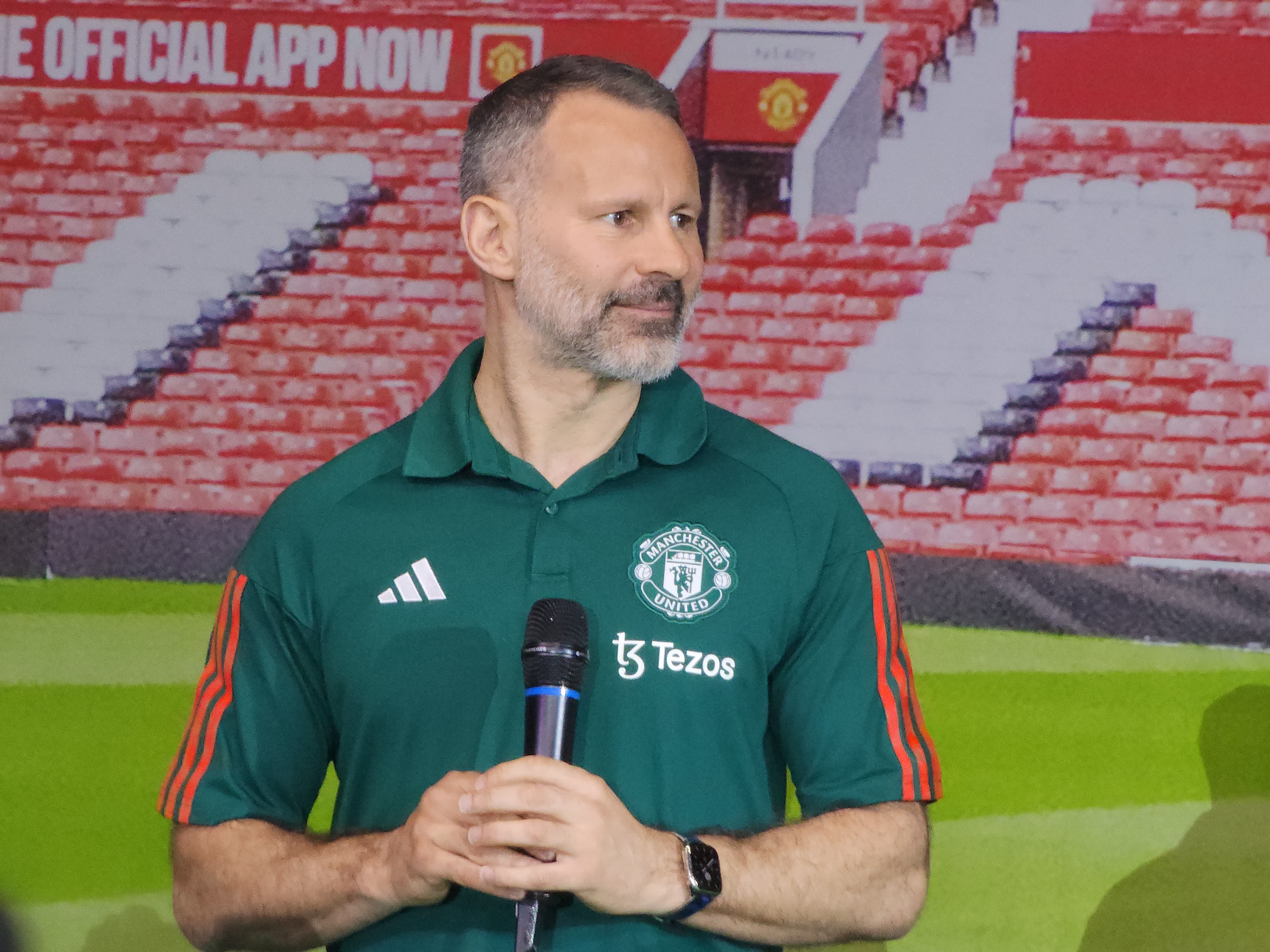 Ryan Giggs, legenda sepak bola Manchester United, mengungkapkan kegembiraannya saat mengunjungi Indonesia. 
