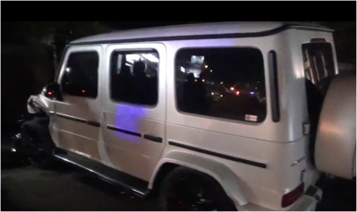 Mobil mewah yang terlibat kecelakaan.