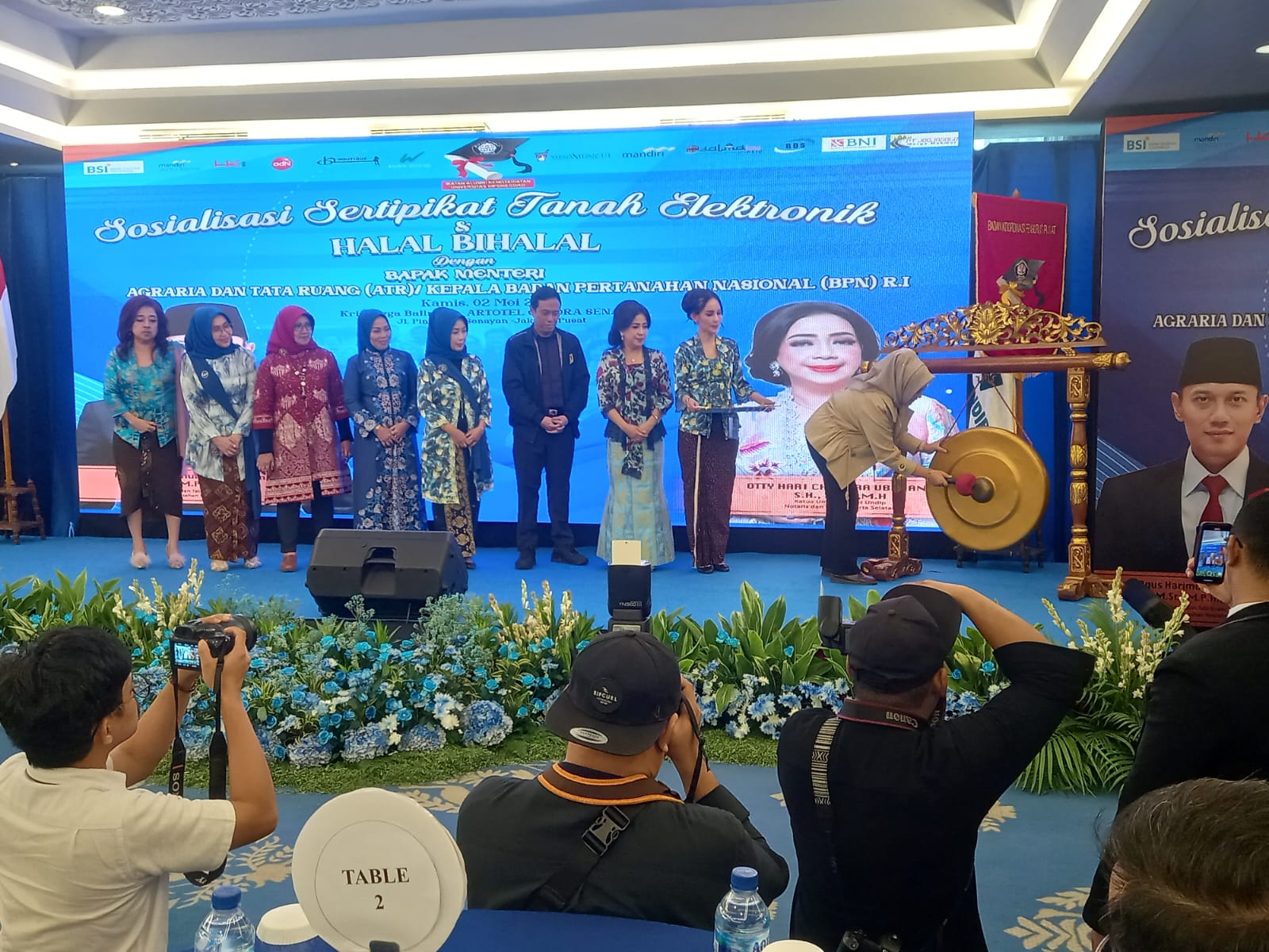 Sosialisasi kebijakan sertifikat elektronik diperlukan kepada insan notaris dan PPATK serta masyarakat luas.