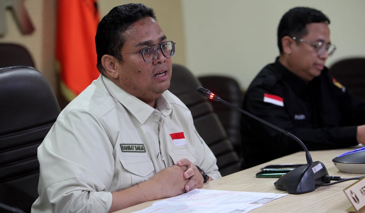 Ketua Badan Pengawas Pemilu (Bawaslu) Rahmad Bagja (kiri) didampingi komisoner Bawaslu Puadi (kanan)