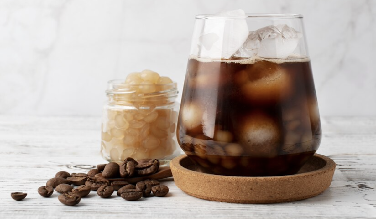 Lansia disarankan untuk tidak minum kopi dan es di saat perut kosong