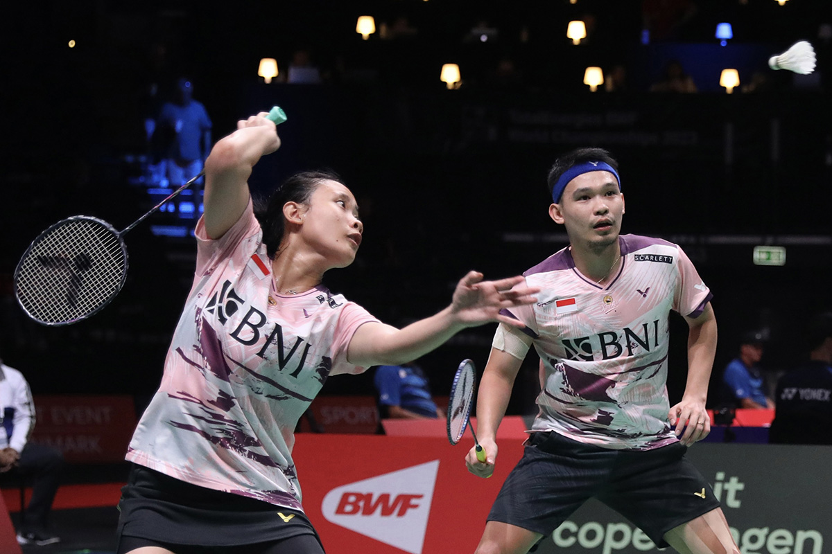 Pasangan ganda putra Indonesia Rinov Rivaldy (kanan) dan Pitha Haningtyas Mentari.
