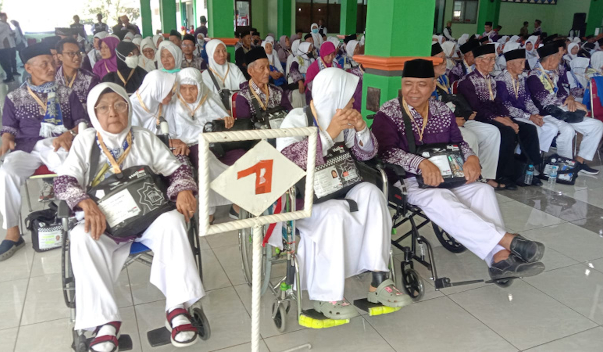 Gelombang kedatangan jemaah calhaj haji terus berdatangan di Asrama Haji Donohudan, sebelum diberangkatkan menuju Makkah