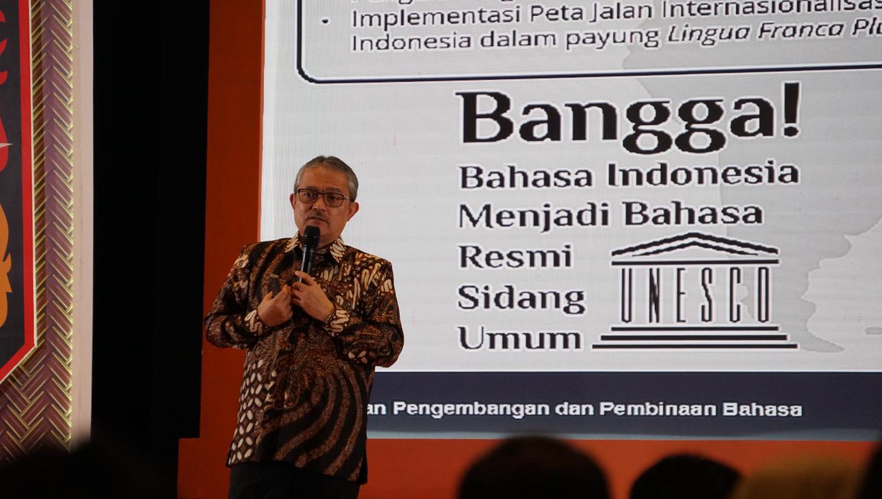 Kepala Badan Bahasa Prof. E. Aminudin Aziz
