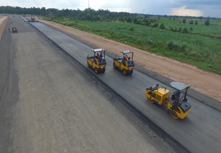 Proses pengaspalan jalan