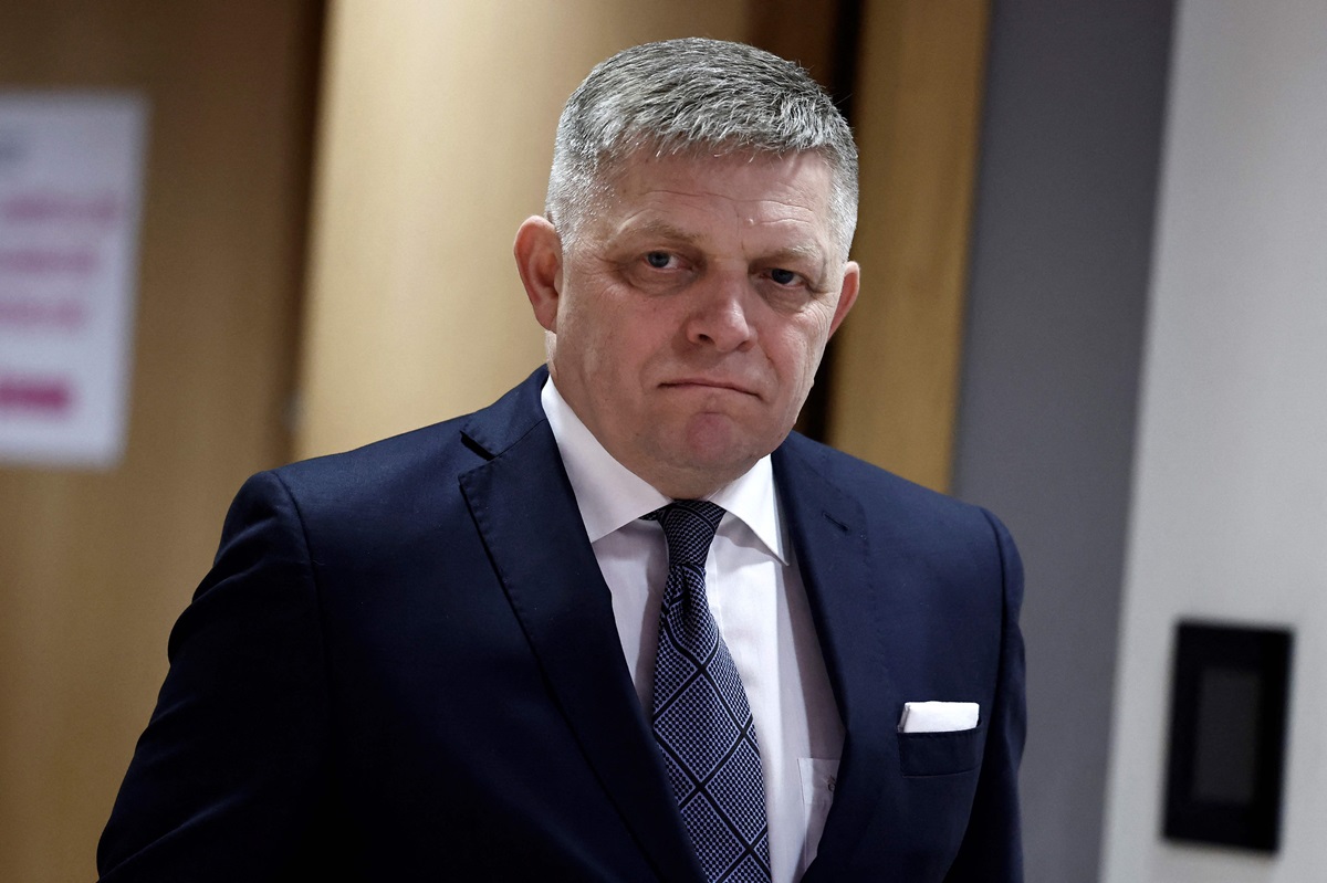 Perdana Menteri Slovakia, Robert Fico, dirawat di rumah sakit setelah ditembak lima kali. 