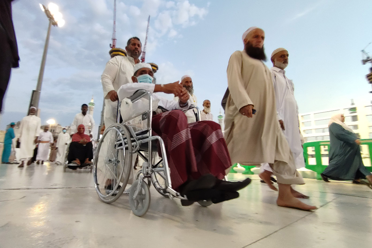 Ribuan jemaah haji menjalani Tawaf Wada atau Tawaf Perpisahan seusai menunaikan Shalat Subuh berjmaah di Masjidil Haram, Mekkah, Arab Saudi