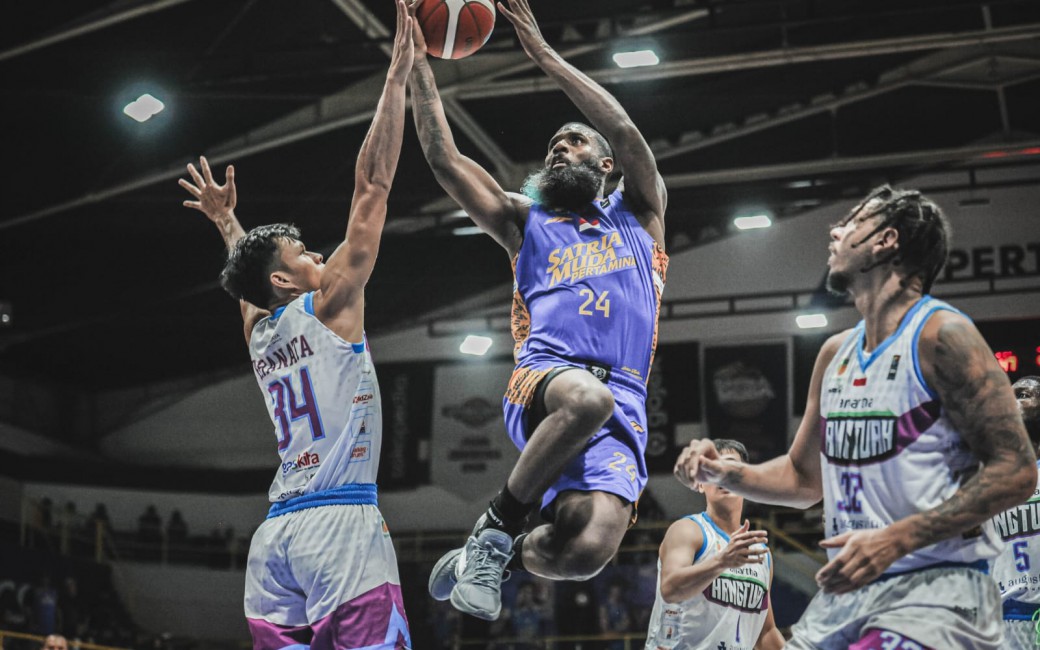 Pemain asing terbaru Satria Muda Peramina Jakarta Reynaldo Garcia Zamora. 