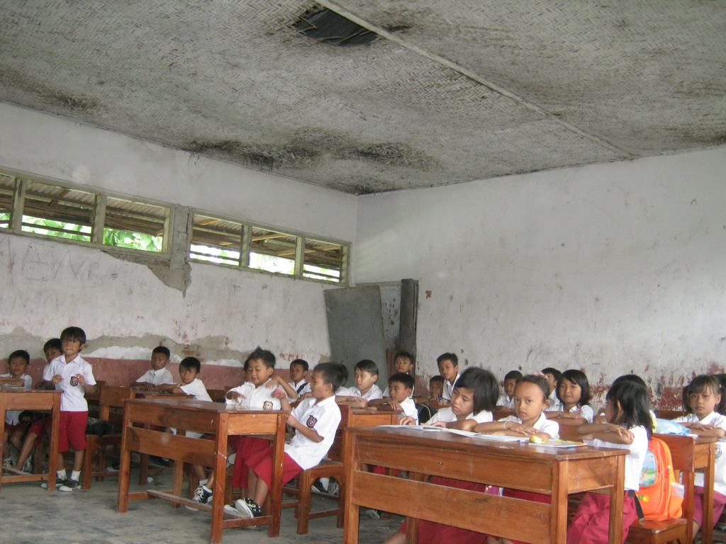 Para pelajar di salah satu sekolah di Kabupaten Cirebon