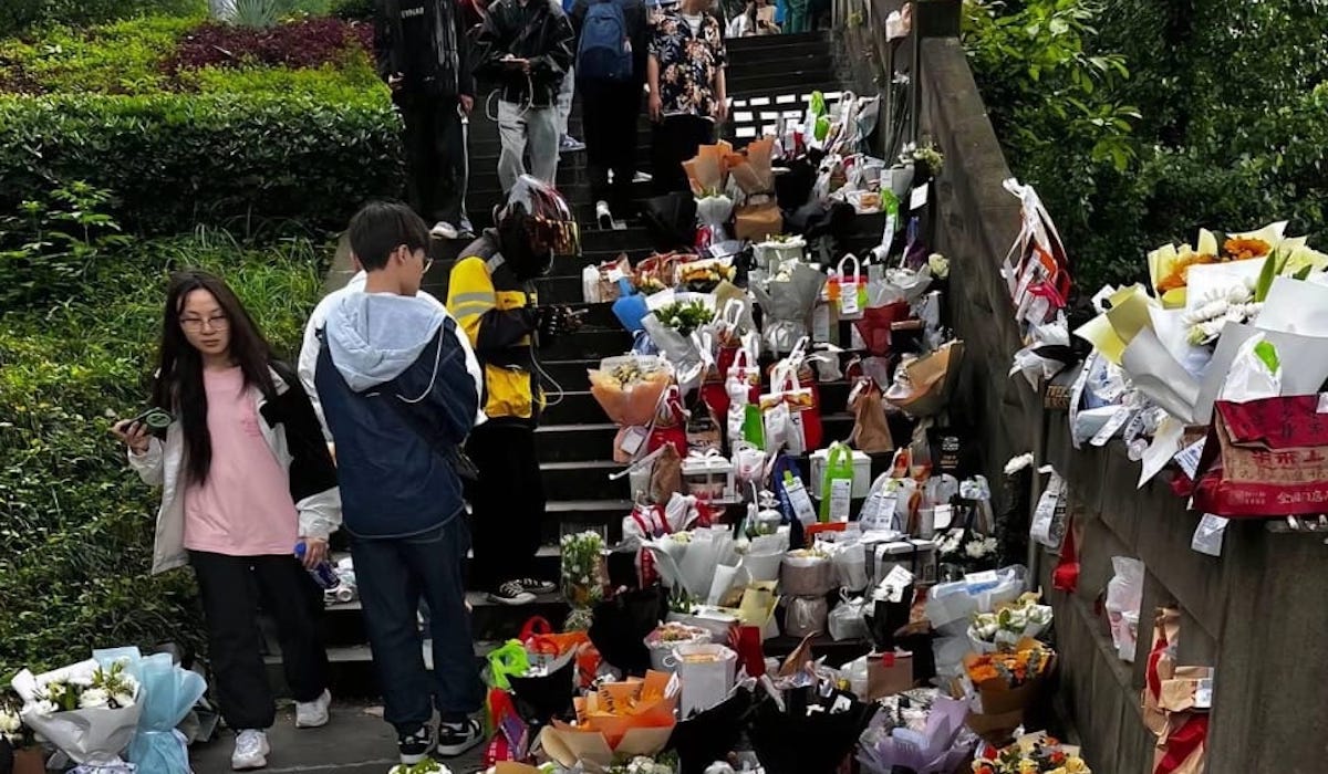 Jembatan di Chongqing, Tiongkok. 
