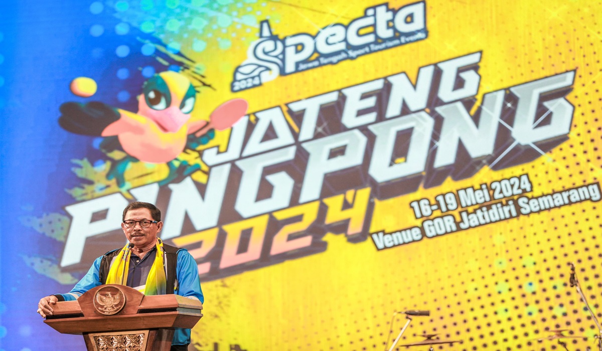 Penjabat (Pj) Gubernur Jawa Tengah Nana Sudjana saat membuka Specta Jateng Pingpong 2024