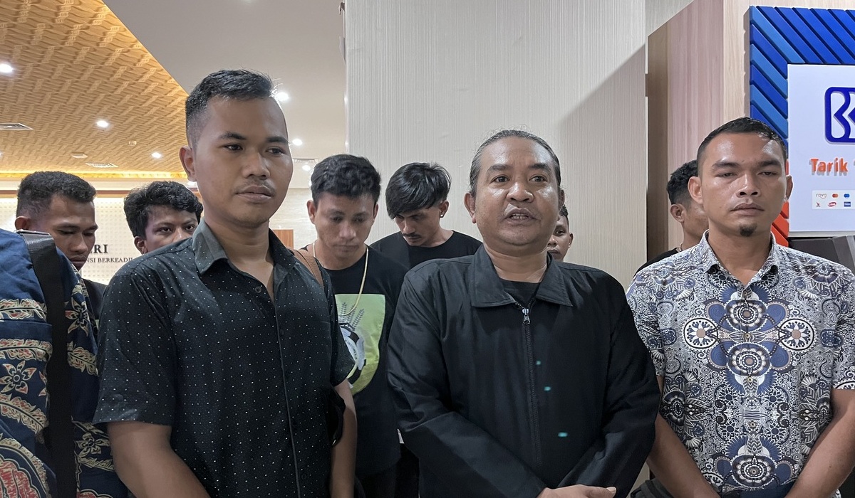 ABK dan pendamping saat melaporkan dugaan TPPO ke Bareskrim Polri.