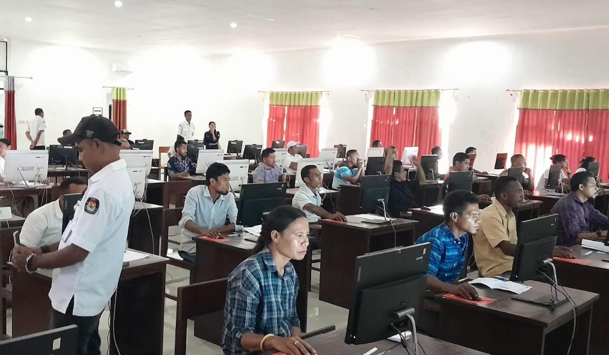 Bawaslu awasi peserta test bagi Calon PPK di Kabupaten Lembata, Nusa Tenggara Timur (NTT).