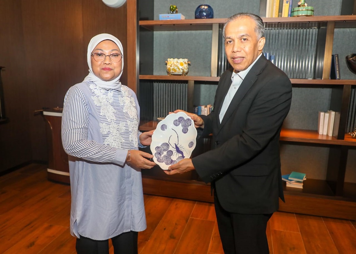 Indonesia memperkuat diplomasi di bidang ketenagakerjaan dengan Pemerintah Hong Kong dan Makau dengan peningktakn perlindungan PMI. 