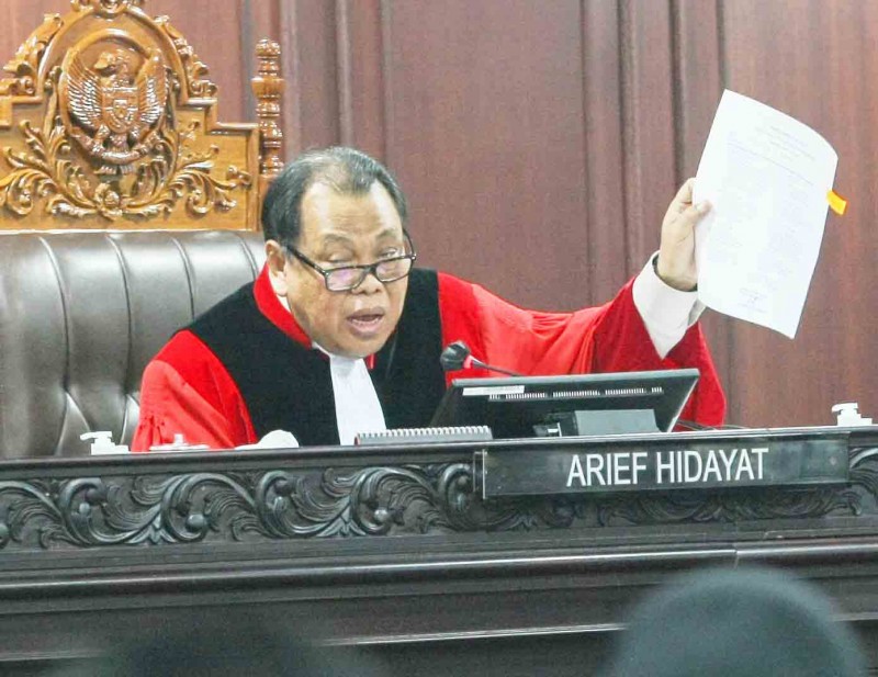 Hakim konstitusi Arief Hidayat memimpin sidang PHPU. 
