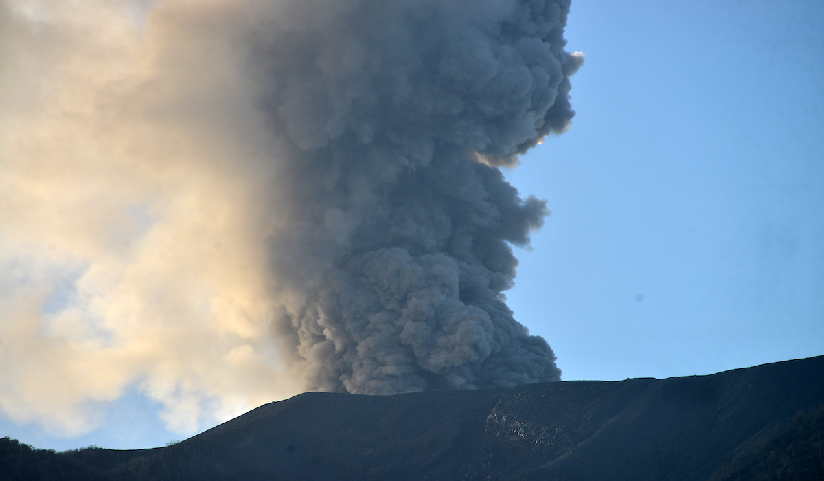 BMKG akan taburkan garam di sekitar Gunung Marapi sebagai bentuk modifikasi cuaca