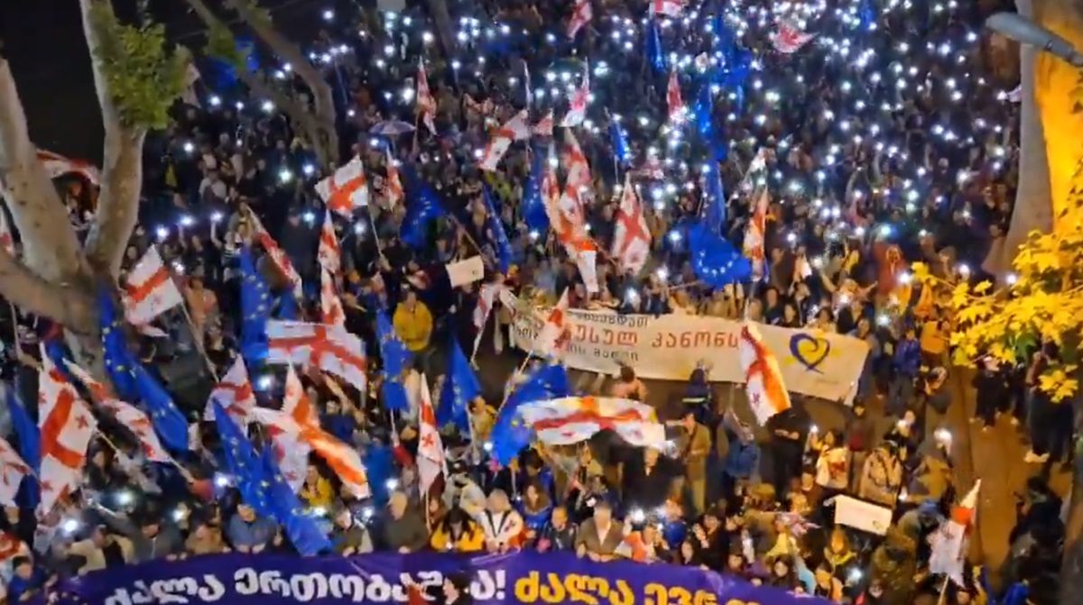 Puluhan ribu warga Georgia berkumpul di Tbilisi memprotes RUU yang menargetkan organisasi masyarakat sipil dan media independen