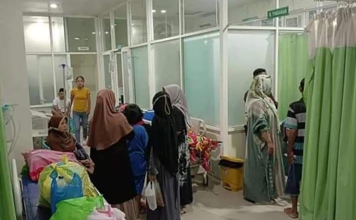 Jumlah korban keracunan massal meningkat menjadi 105 orang dari sebelumnya 77 orang. 