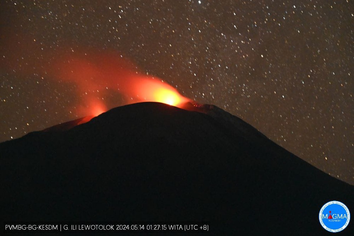 Zona bahaya gunung Lewotolok diperluas setelah aliran lava mencapai 1.200 meter dari bibir kawah. 