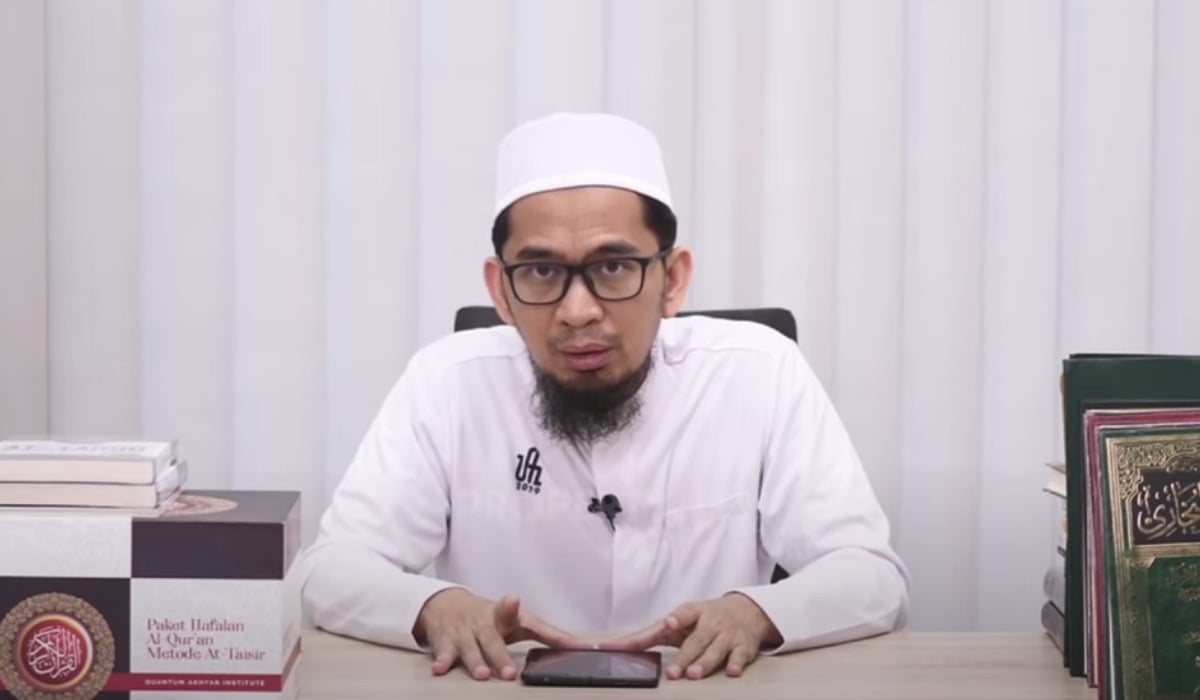 Ustadz Adi Hidayat.