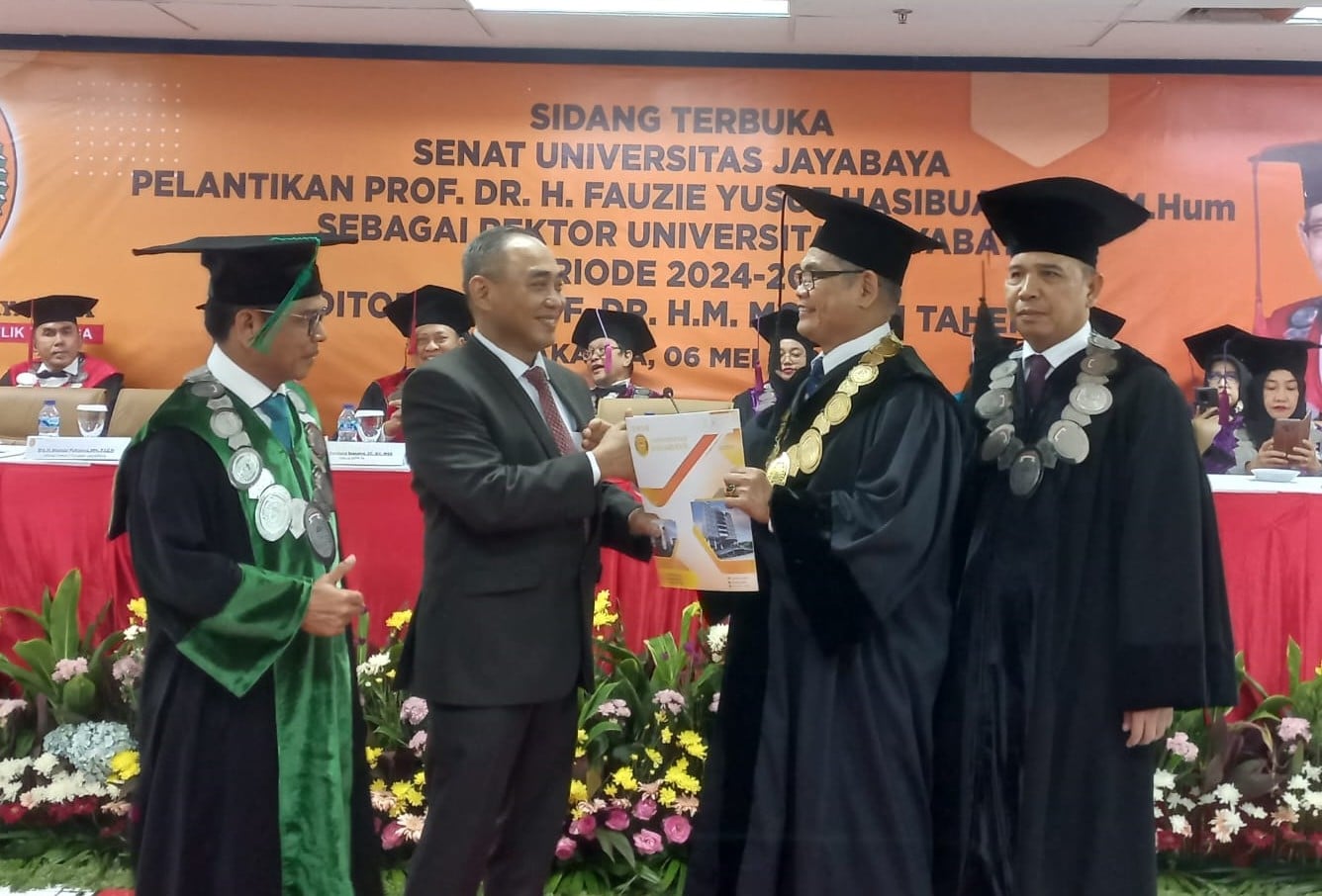 Prof Fauzie Yusuf Hasibuan (kedua dari kanan) dilantik sebagai Rektor Universitas Jayabaya Periode 2024-2028. 