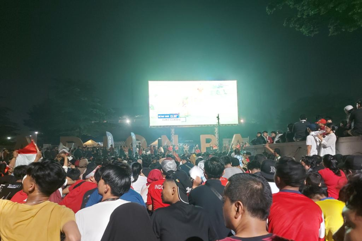 Suasana nobar di area Stadion Pakansari, Kabupaten Bogor antara Timnas Indonesia U-23 vs Uzbekistan U-23 di partai semifinal Piala Asia U-23