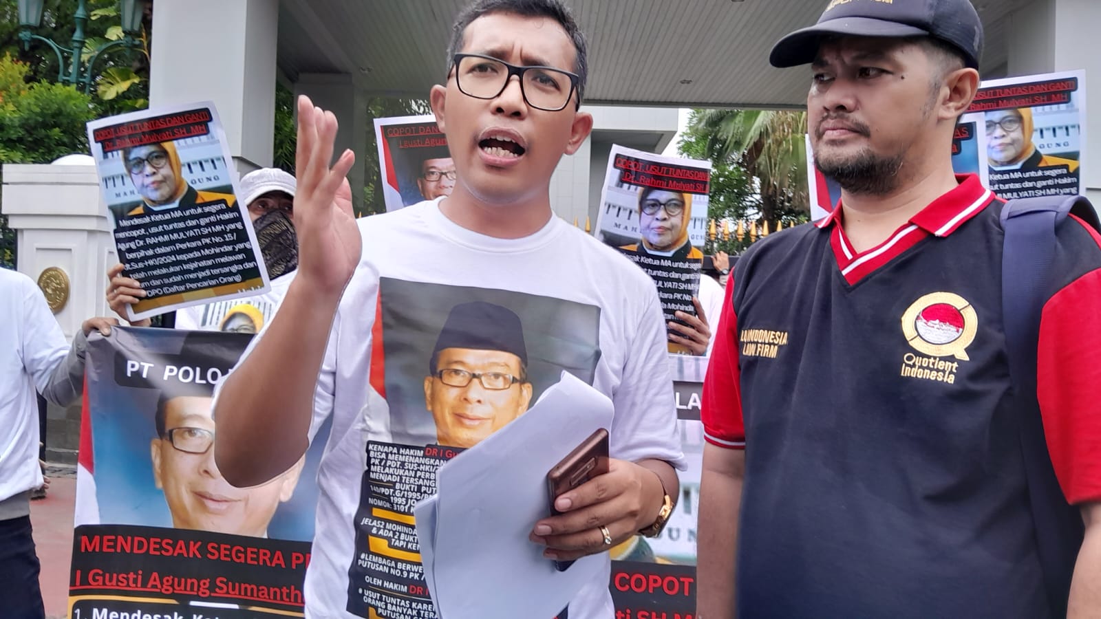 Ratusan karyawan PT Polo Ralph Lauren masih terus mendatangi Gedung Mahkamah Agung (MA) guna menuntut keadilan