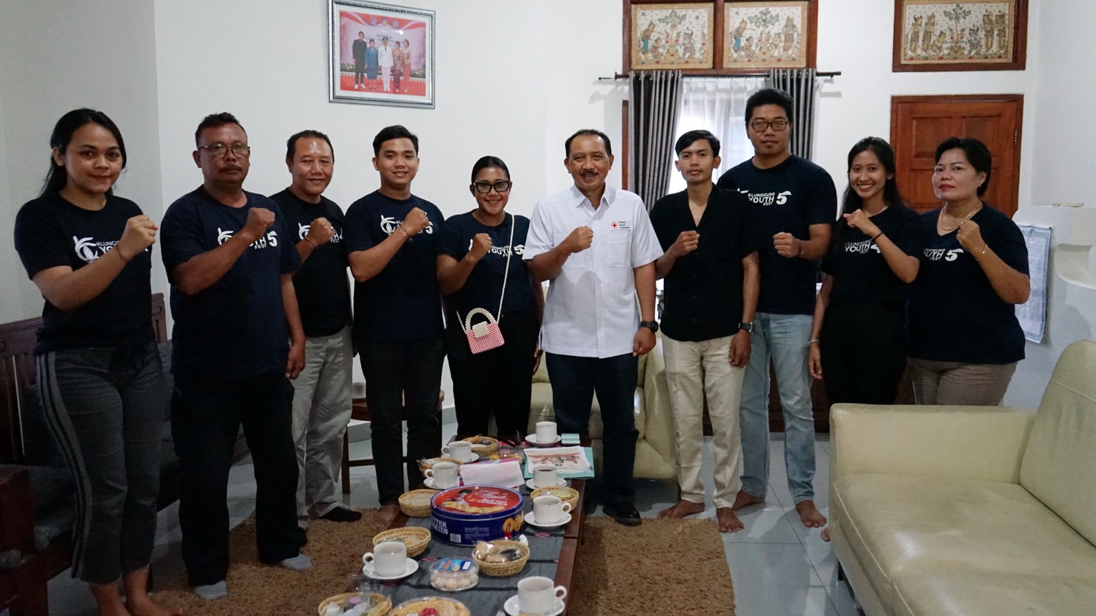 Pj Bupati Klungkung Nyoman Jendrika bersama panitia Klungkung Youth Featival