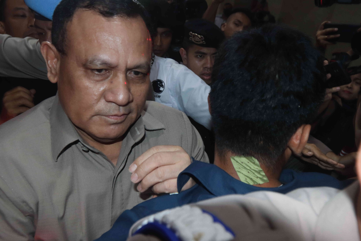 Ketua KPK nonaktif Firli Bahuri keluar dari Gedung Badan Reserse Kriminal (Bareskrim) Polri usai dimintai keterangan lagi soal kasus dugaan 