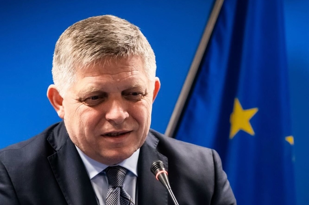 Perdana Menteri Slovakia, Robert Fico, tetap dalam kondisi serius di rumah sakit setelah ditembak lima kali pada Rabu. 