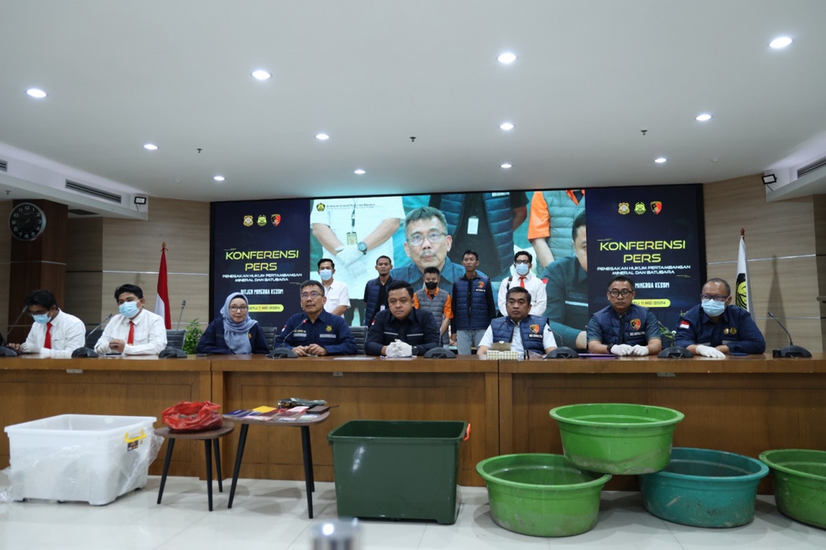 Tim Penyidik PPNS Ditjen Minerba Kementerian ESDM berhasil mengungkap praktik penambangan bijih emas ilegal di Kabupaten Ketapang, Kalbar