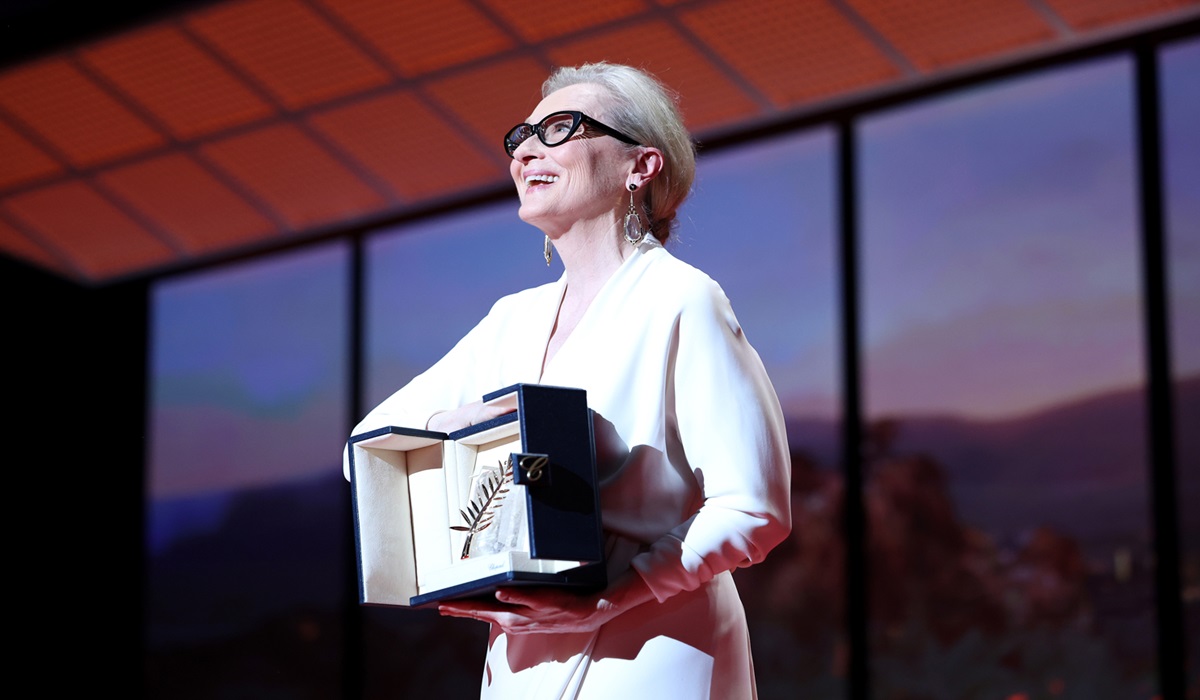 Aktris Meryl Streep menerima penghargaan dari Festival Film Cannes