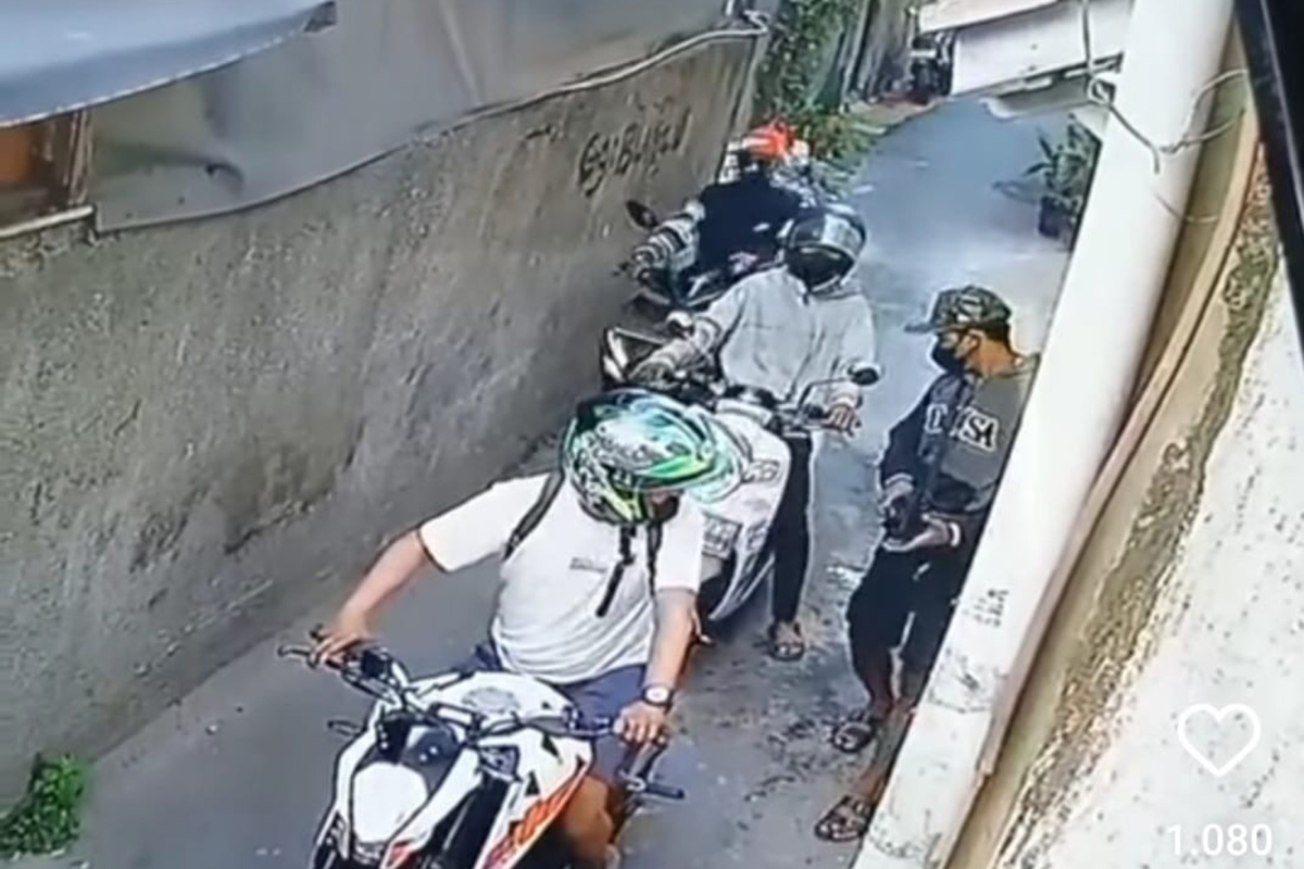 Komplotan maling motor yang beraksi di Kemayoran, Jakarta terekam di CCTV.