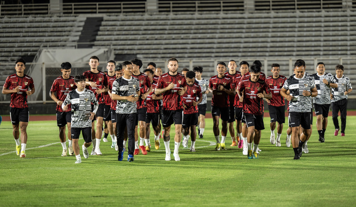 Sejumlah pemain Timnas Indonesia menjalani latihan di Stadion Madya Gelora Bung Karno, Senayan, Jakarta.