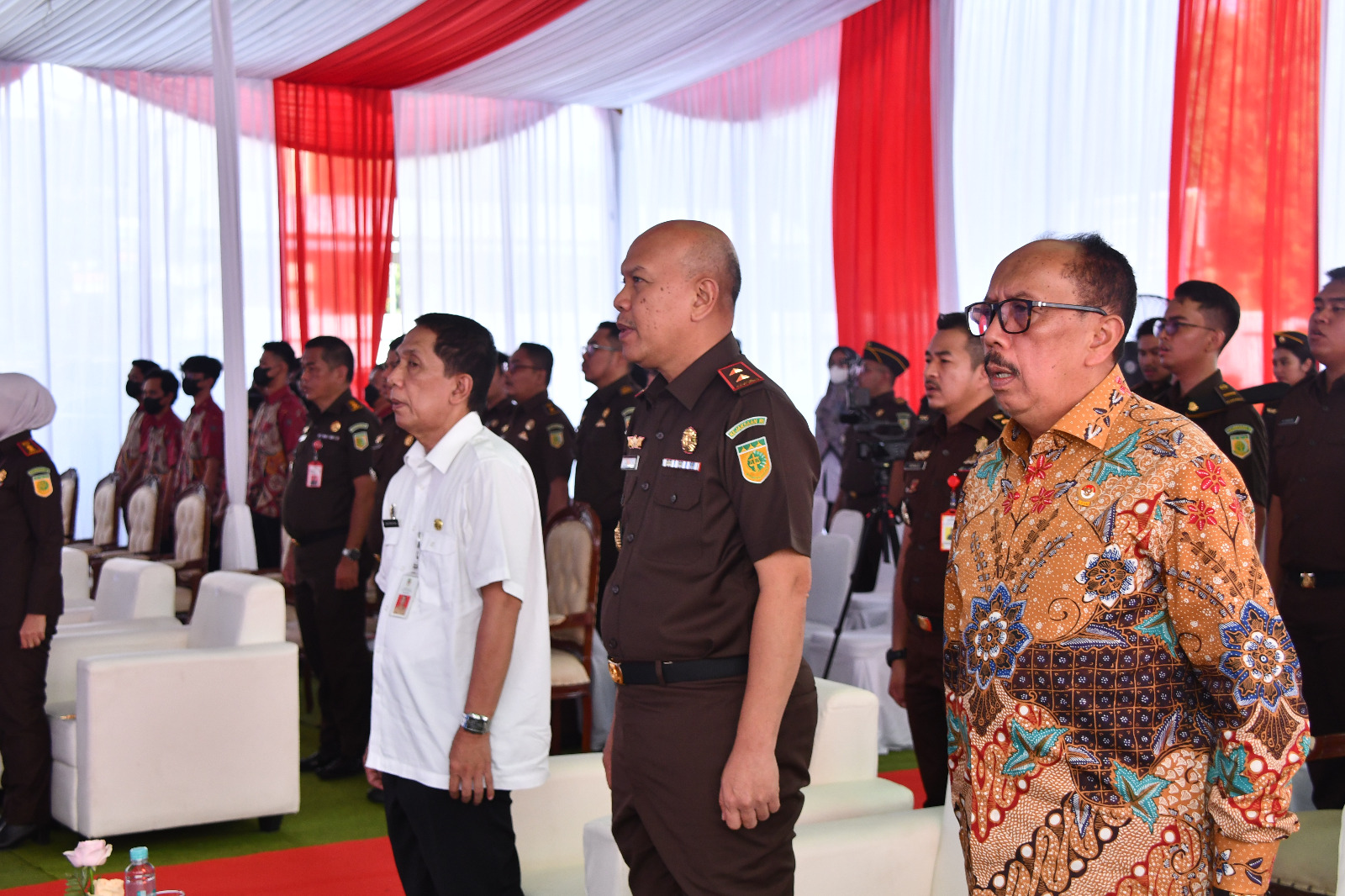 Kepala Kejaksaan Tinggi Jawa Barat Ade T Sutiawarman pada penyerahan restitusi untuk 24 korban tindak pidana perdagangan orang. 