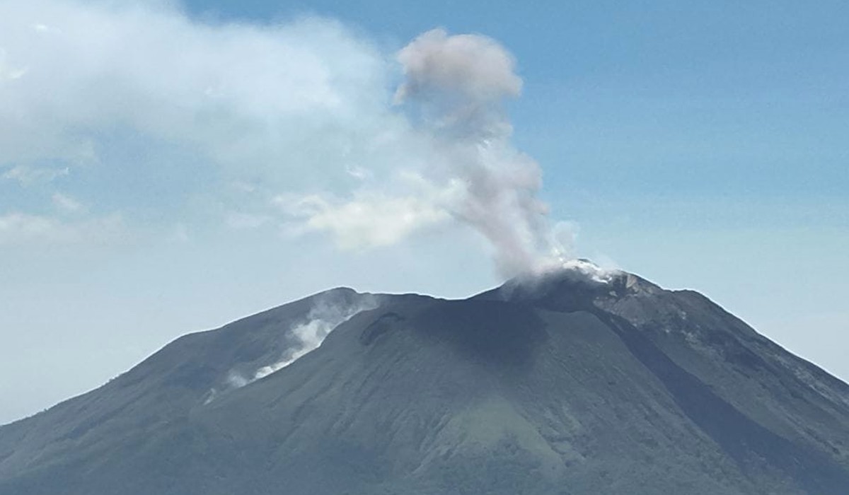 Aliran lava Gunung Lewotok Nusa Tenggara Timur