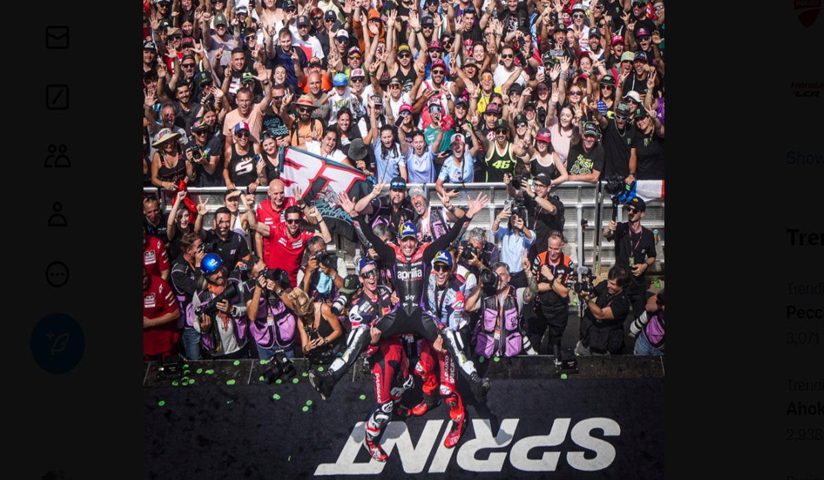 Pembalap Aprilia Aleix Espargaro melakukan selebrasi usai menjadi juara Sprint Race di GP Catalunya