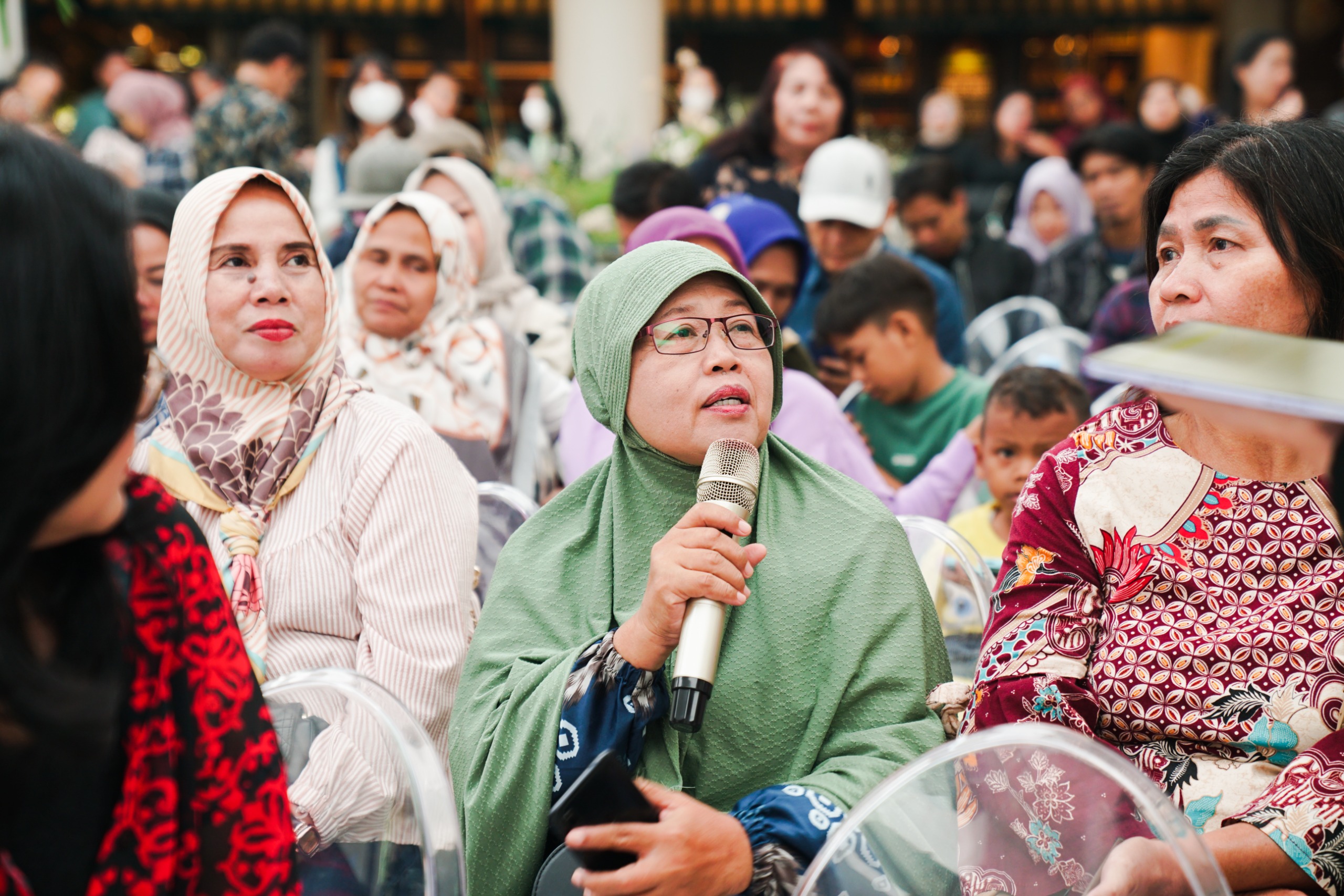Sejumlah perempuan pelaku UMKM yang tercakup dalam program pemberdayaan Purchase with Purpose.