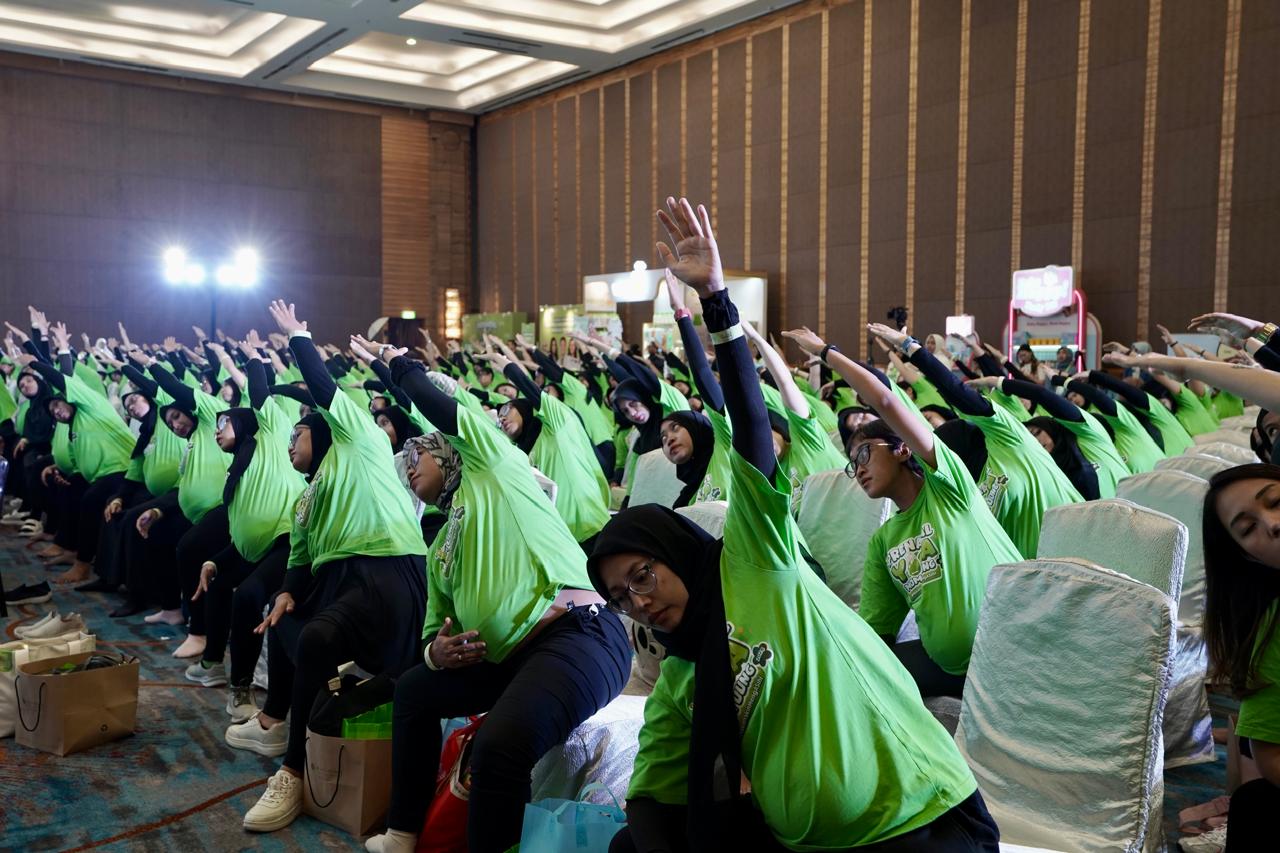 Sekitar 300 ibu hamil mengikuti kegiatan Prenatal Yoga Mom Uung Jakarta 2024, Minggu (5/5/2024).