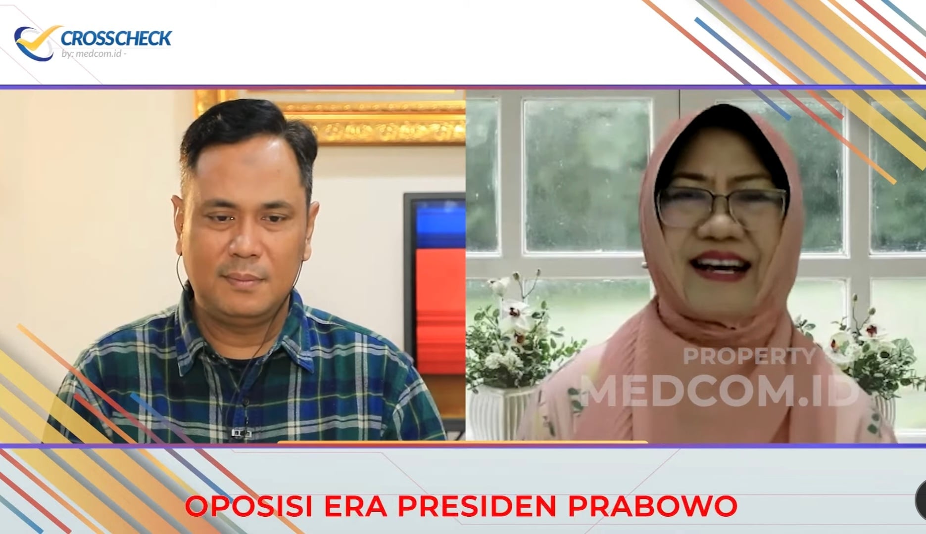 Siti Zuhro (kanan) dalam program Crosscheck by Medcom.id