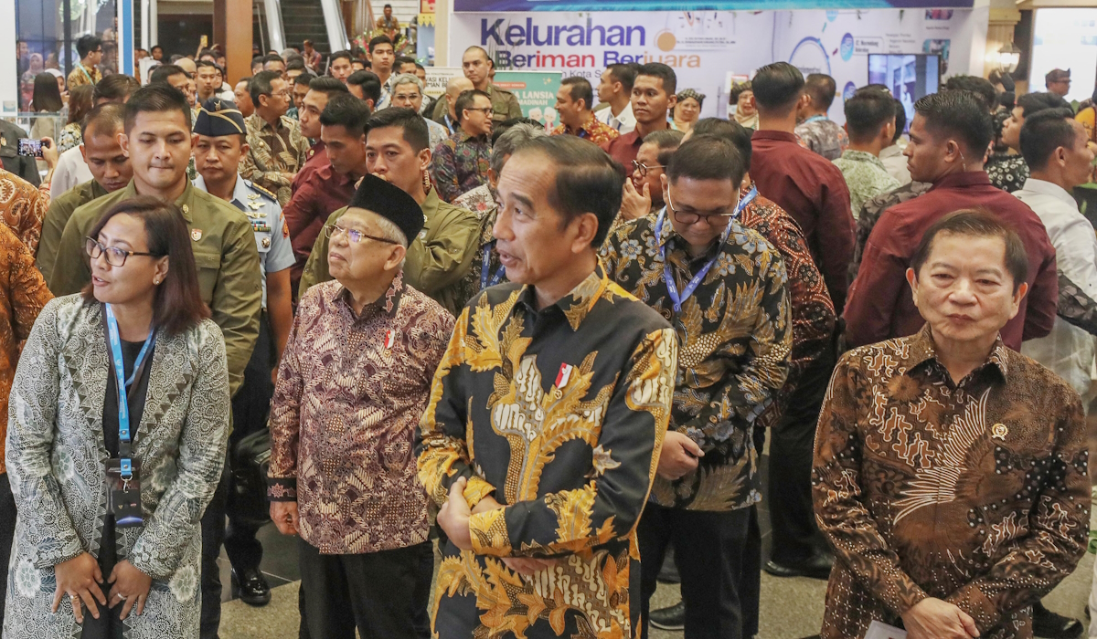 Presiden Joko Widodo dan Wakil Presiden Ma'ruf Amin didampingi Menteri PPN/Kepala Bappenas Suharso Monoarfa (kanan) dalam Musrenbangnas 2024