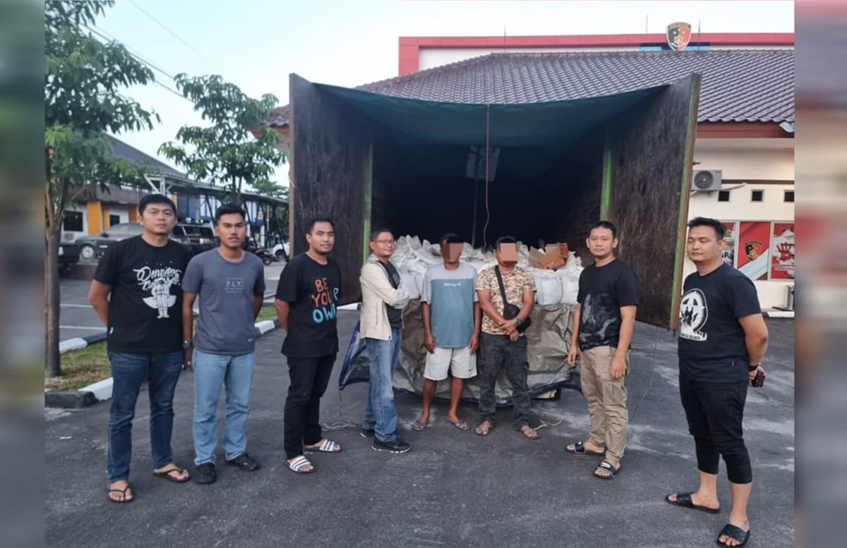 Tim Subdit IV Ditreskrimsus Polda Bangka Belitung berhasil mengamankan satu unit truk karung pasir timah ilegal. 