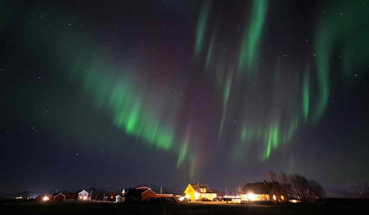 Aurora Borealis yanh muncul di Langit Eropa ternyata berbeda dengan Aurora Australis