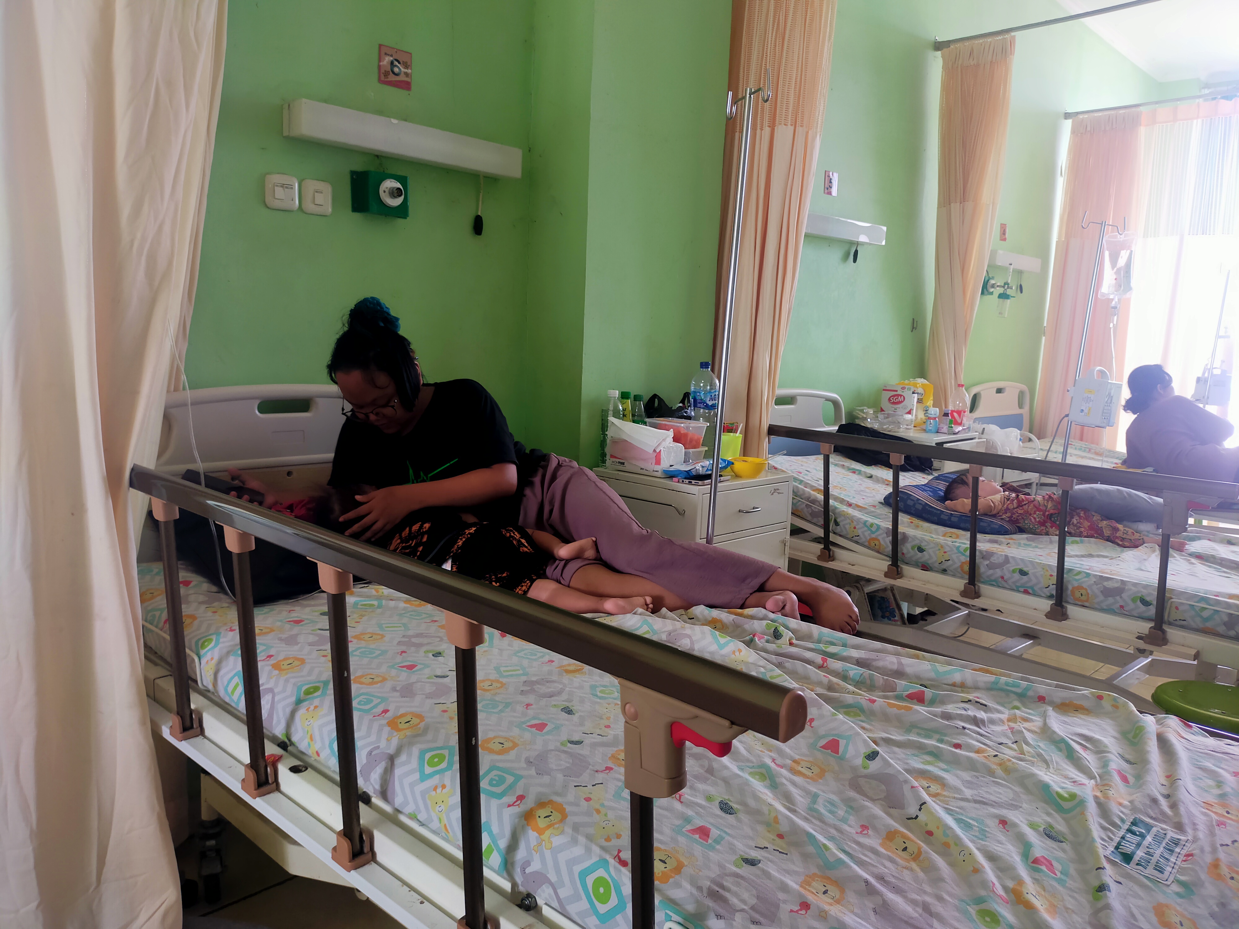 Para pasien DBD di RSUD Dr Soekardjo, Kota Tasikmalaya. 