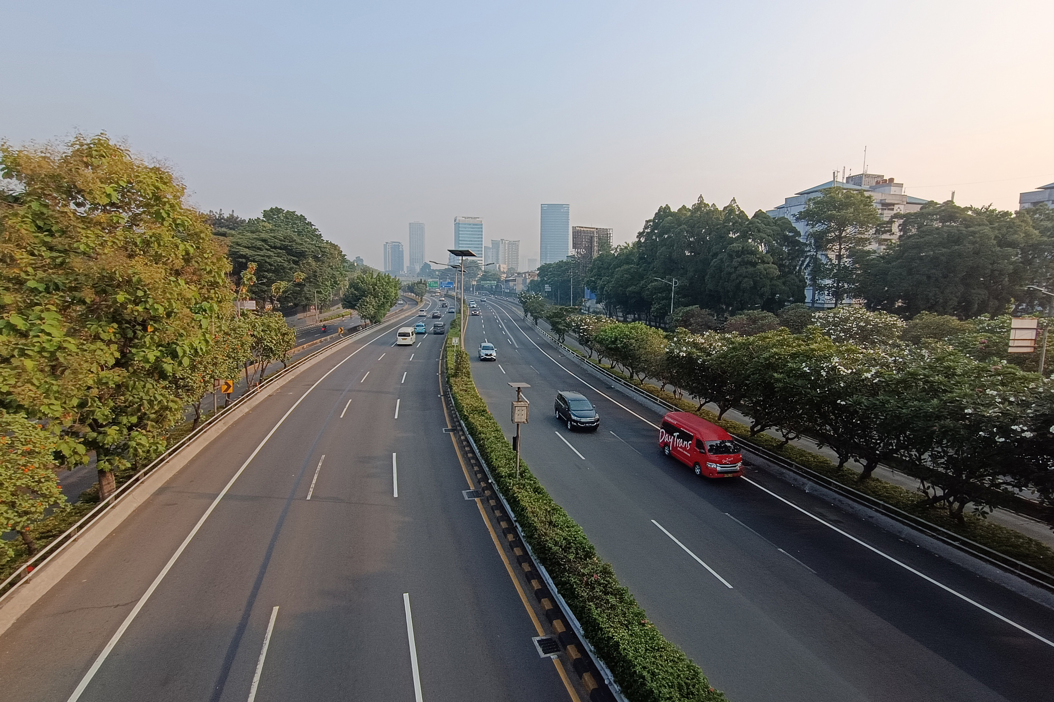 Suasana lengang di seputaran Jakarta saat libur panjang, Kamis (9/5/2024)