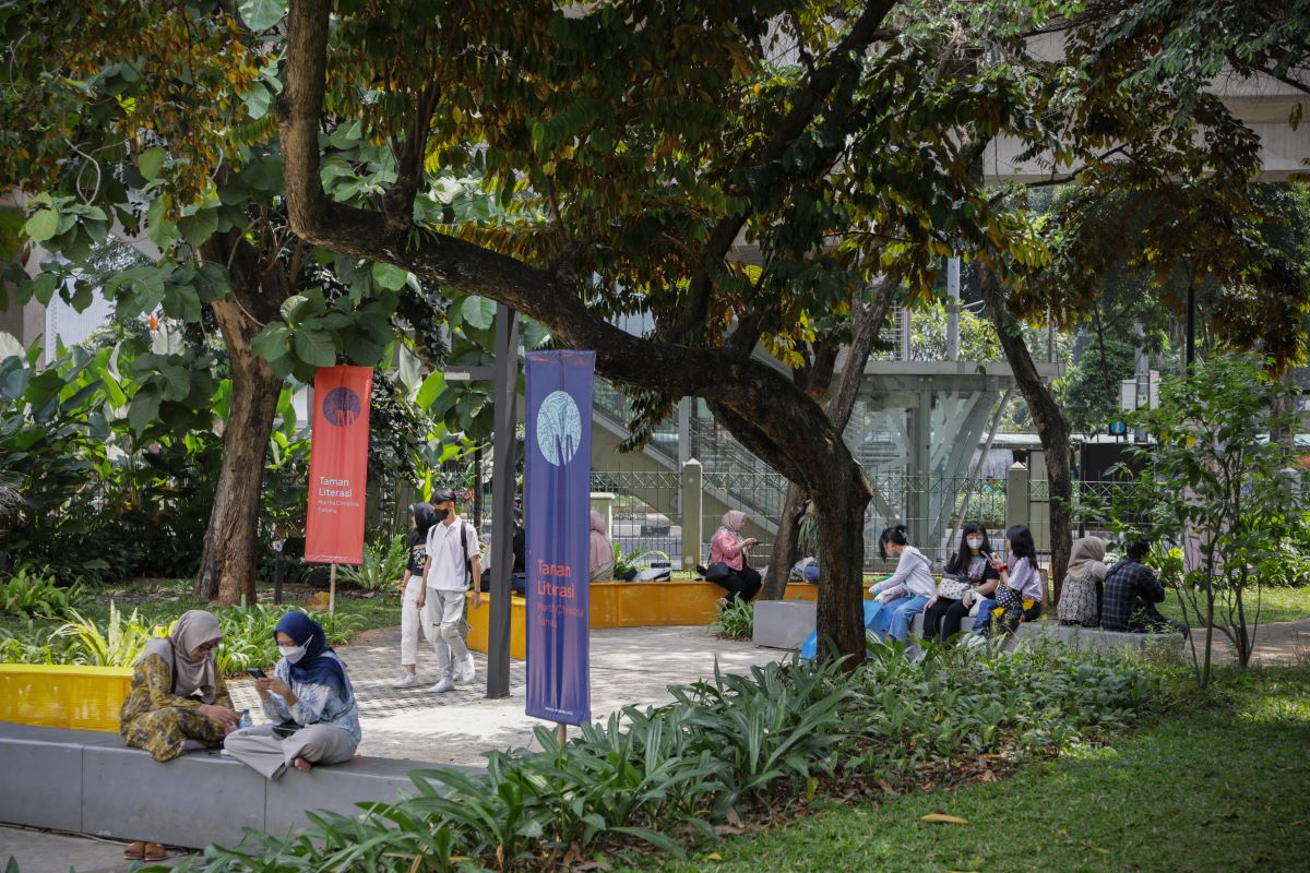 Ilustrasi fasilitas umum di Jakarta