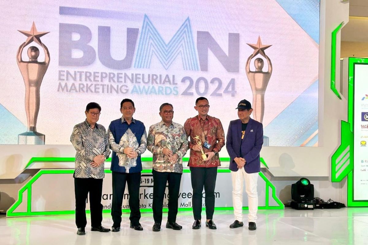Krakatau Steel menerima penghargaan dalam ajang BUMN Entrepreneurial Marketing Awards 2024. 
