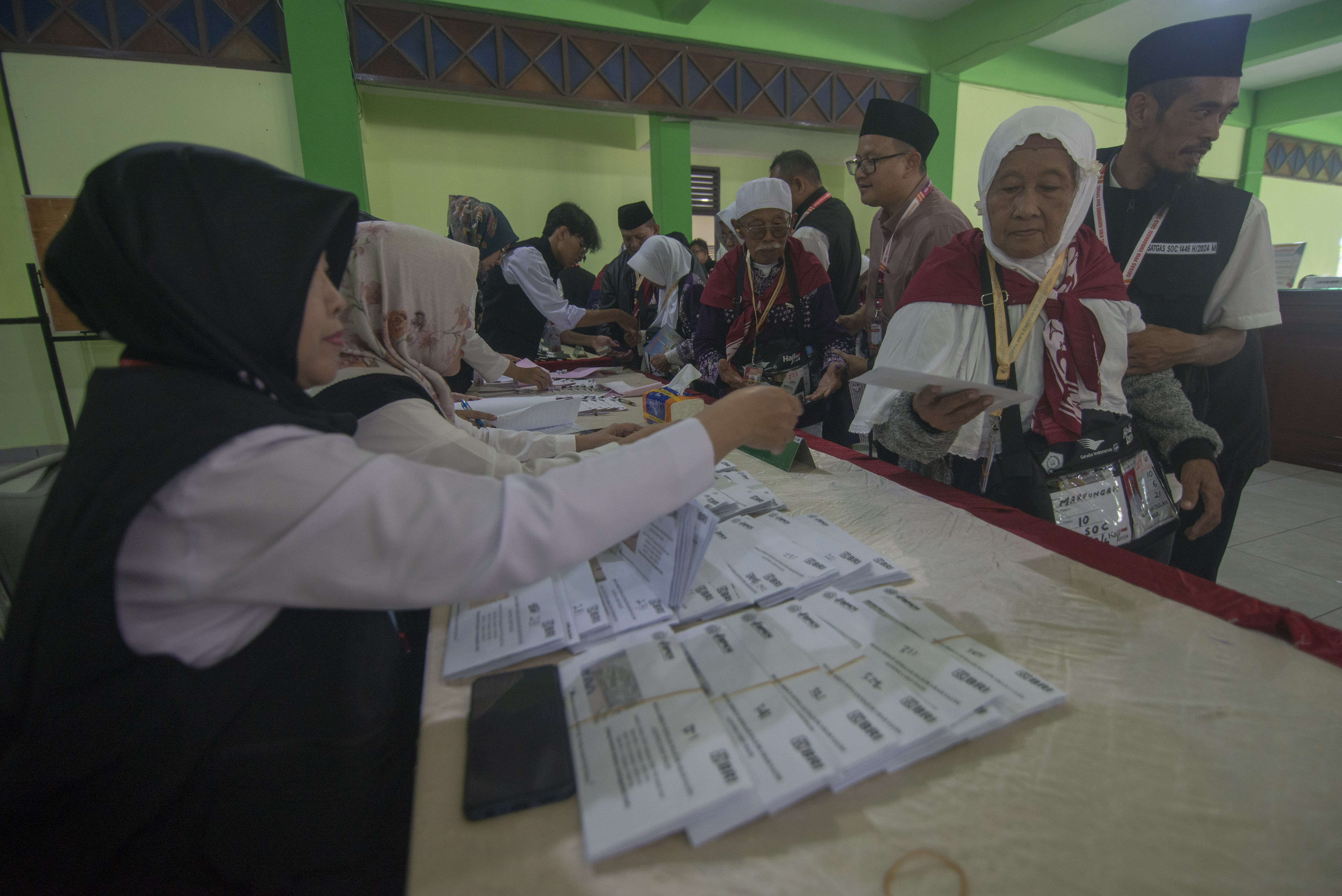 Layanan terpadu untuk jamaah calon haji di Asrama Haji Donohudan.
