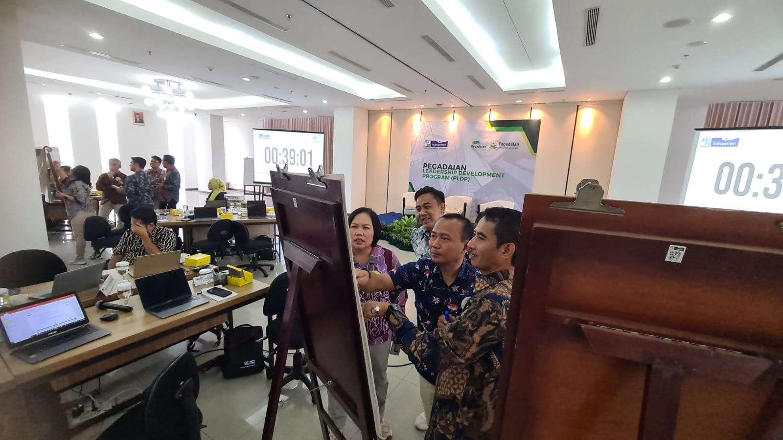 Pelatihan ini dirancang secara komprehensif dengan memperhatikan kebutuhan spesifik dalam berbagai level organisasi.